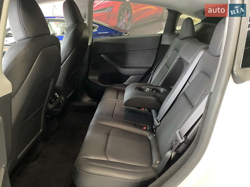 Внедорожник / Кроссовер Tesla Model Y 2024 в Киеве