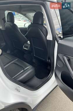 Внедорожник / Кроссовер Tesla Model Y 2021 в 