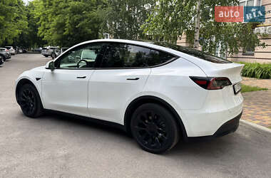 Позашляховик / Кросовер Tesla Model Y 2024 в 