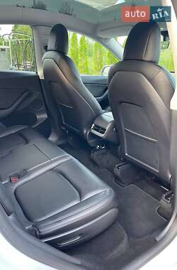 Внедорожник / Кроссовер Tesla Model Y 2021 в 