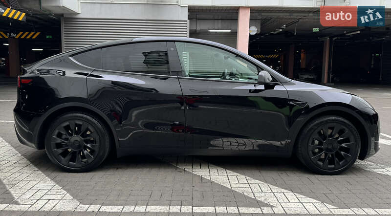 Внедорожник / Кроссовер Tesla Model Y 2023 в Киеве