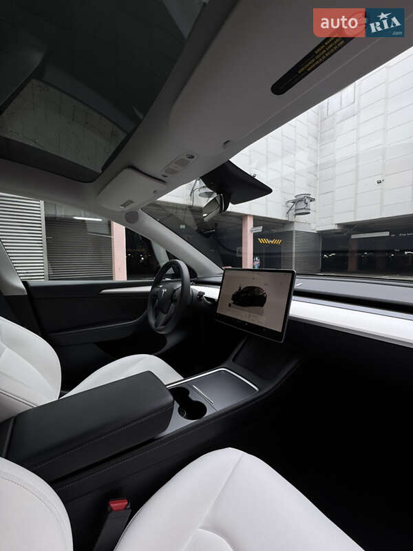 Внедорожник / Кроссовер Tesla Model Y 2023 в Киеве