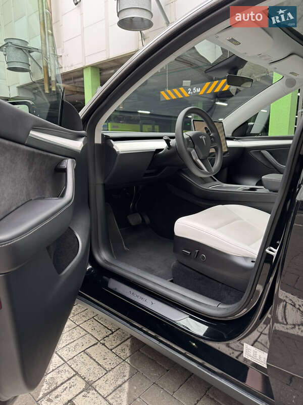 Внедорожник / Кроссовер Tesla Model Y 2023 в Киеве