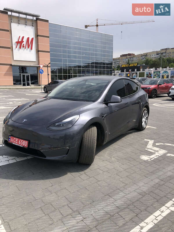 Tesla Model Y 2023