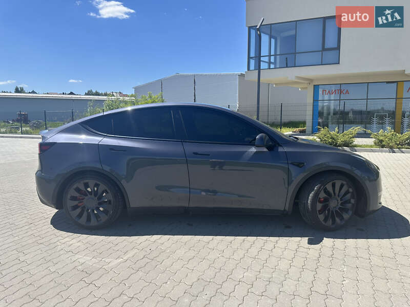 Внедорожник / Кроссовер Tesla Model Y 2023 в Львове