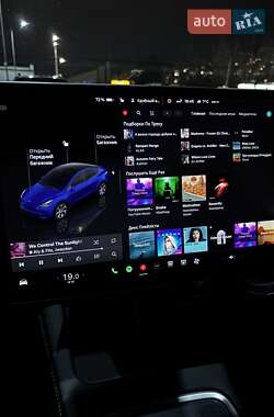 Внедорожник / Кроссовер Tesla Model Y 2024 в 