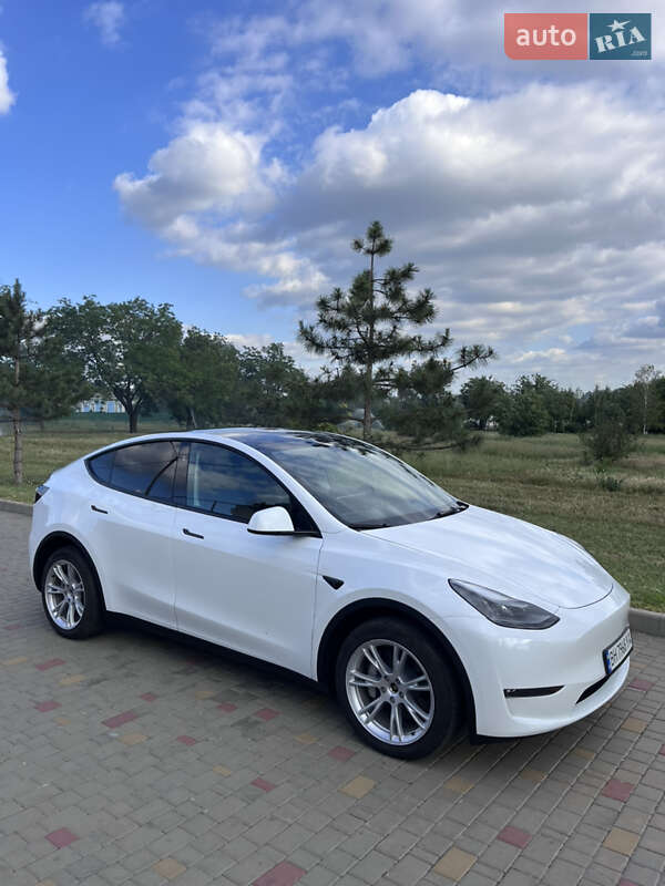 Tesla Model Y 2023