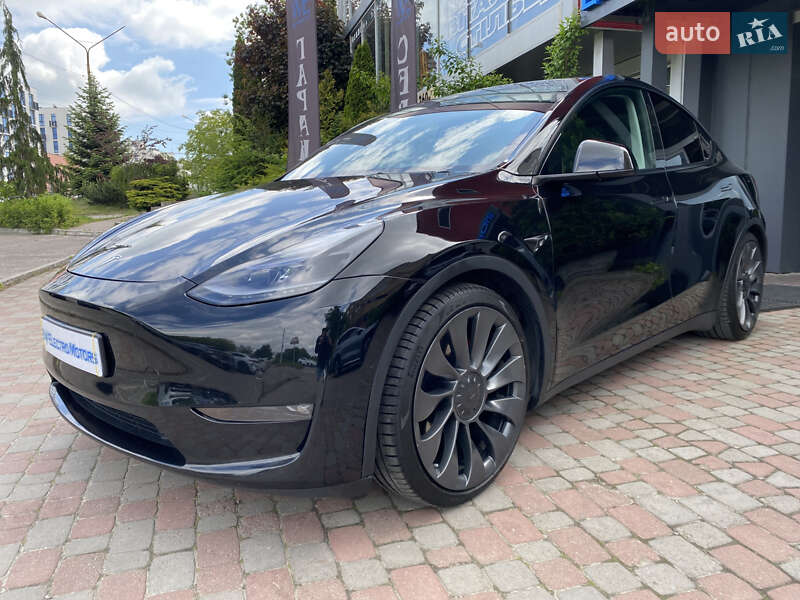 Позашляховик / Кросовер Tesla Model Y 2021 в Львові