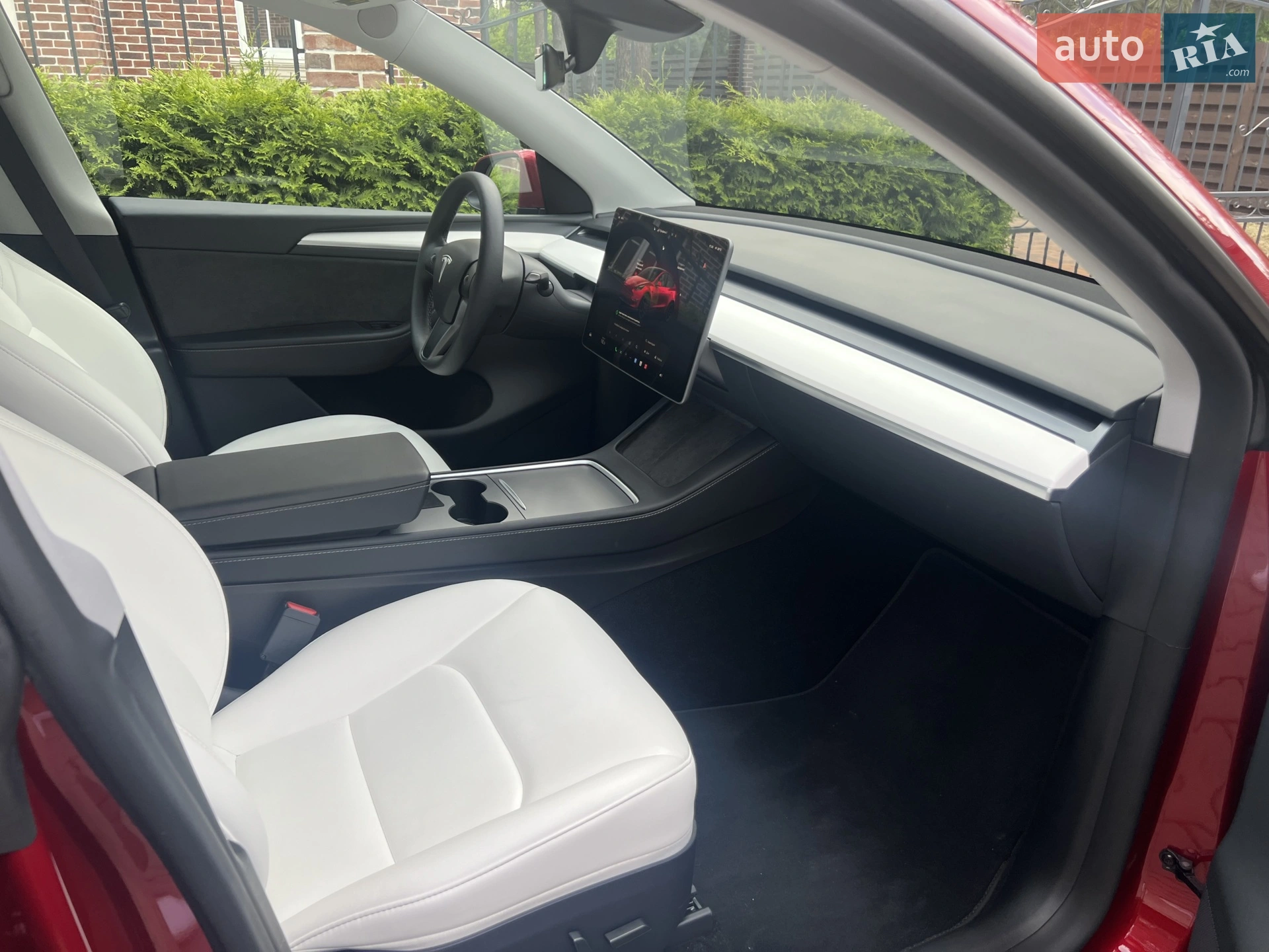 2024 Tesla Model Y - мініатюра 3