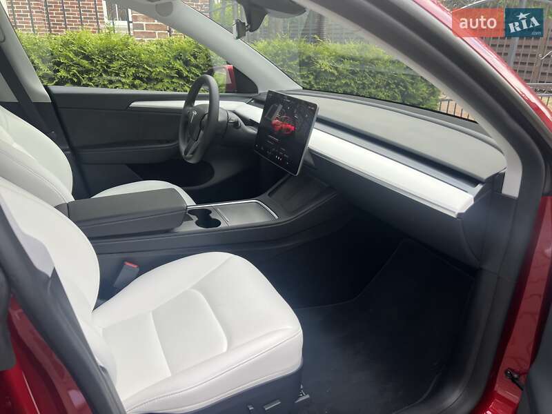 Внедорожник / Кроссовер Tesla Model Y 2024 в Киеве