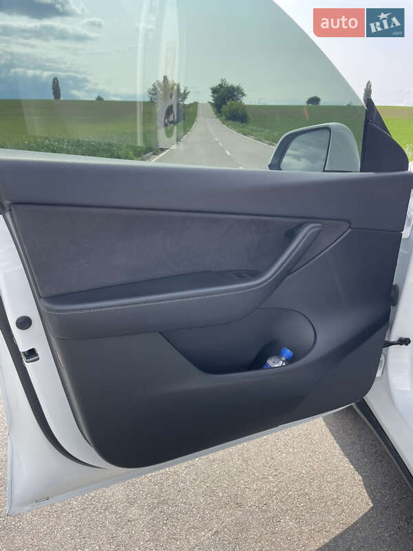 Позашляховик / Кросовер Tesla Model Y 2022 в Києві