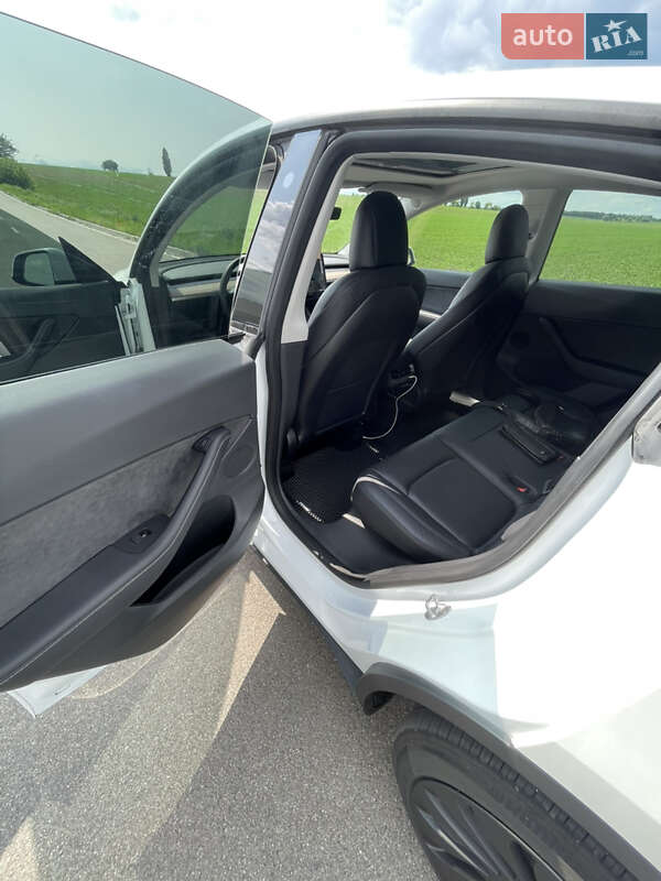 Позашляховик / Кросовер Tesla Model Y 2022 в Києві