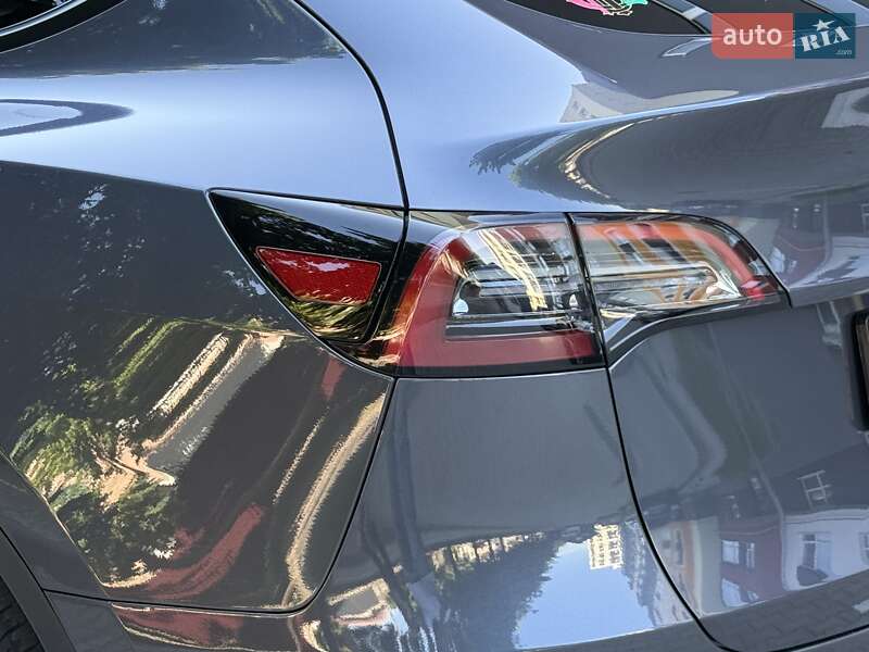 Позашляховик / Кросовер Tesla Model Y 2023 в Чернівцях