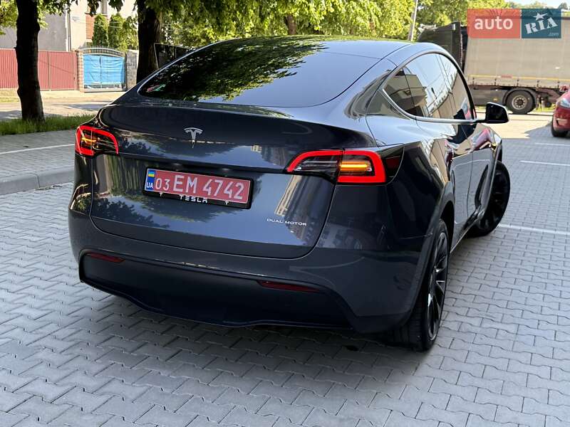 Позашляховик / Кросовер Tesla Model Y 2023 в Чернівцях