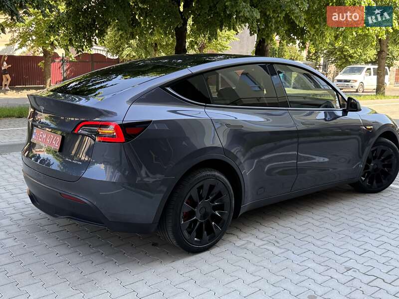 Позашляховик / Кросовер Tesla Model Y 2023 в Чернівцях