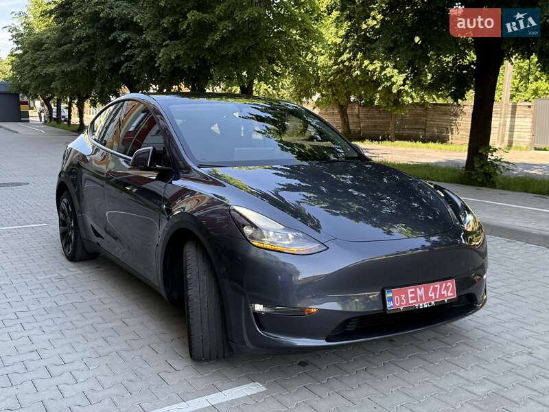 Позашляховик / Кросовер Tesla Model Y 2023 в Чернівцях