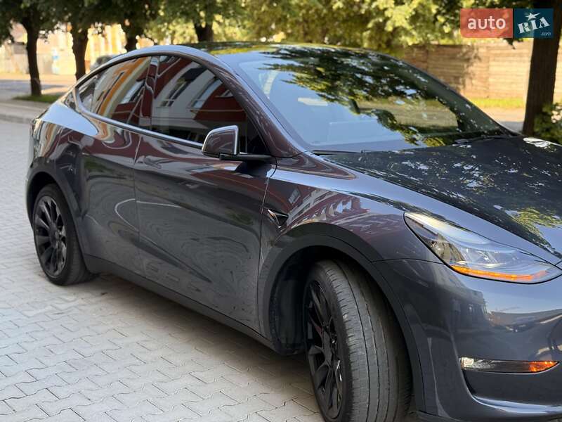Позашляховик / Кросовер Tesla Model Y 2023 в Чернівцях