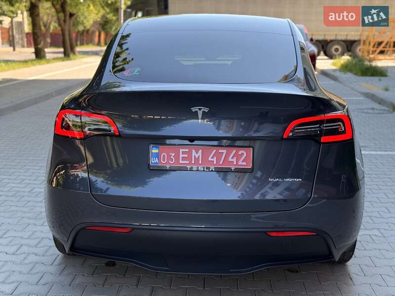 Позашляховик / Кросовер Tesla Model Y 2023 в Чернівцях