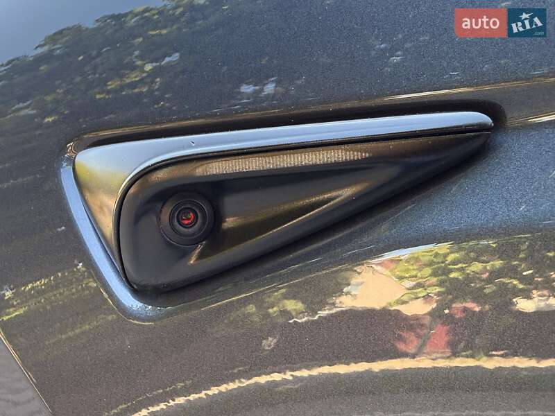 Позашляховик / Кросовер Tesla Model Y 2023 в Чернівцях