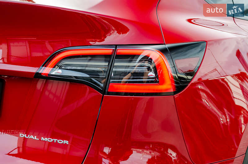 Внедорожник / Кроссовер Tesla Model Y 2021 в Киеве