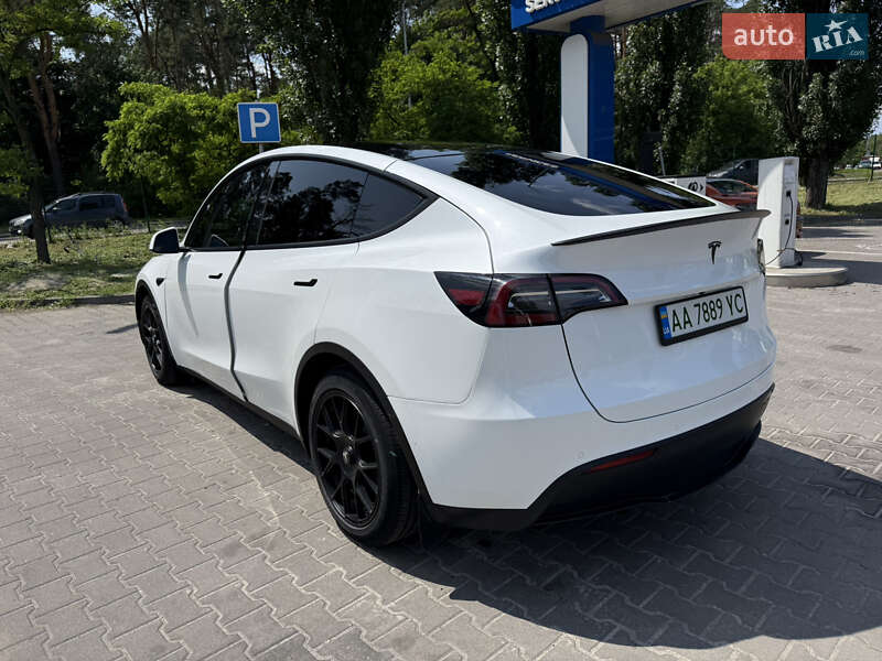Tesla Model Y 2021