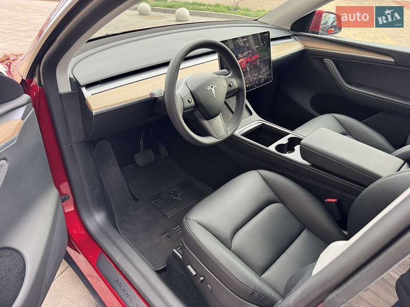 Внедорожник / Кроссовер Tesla Model Y 2024 в Киеве