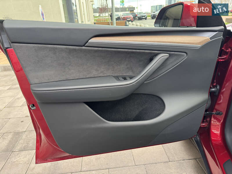 Внедорожник / Кроссовер Tesla Model Y 2024 в Киеве