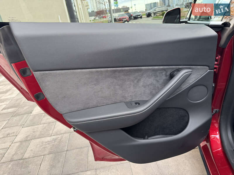 Внедорожник / Кроссовер Tesla Model Y 2024 в Киеве