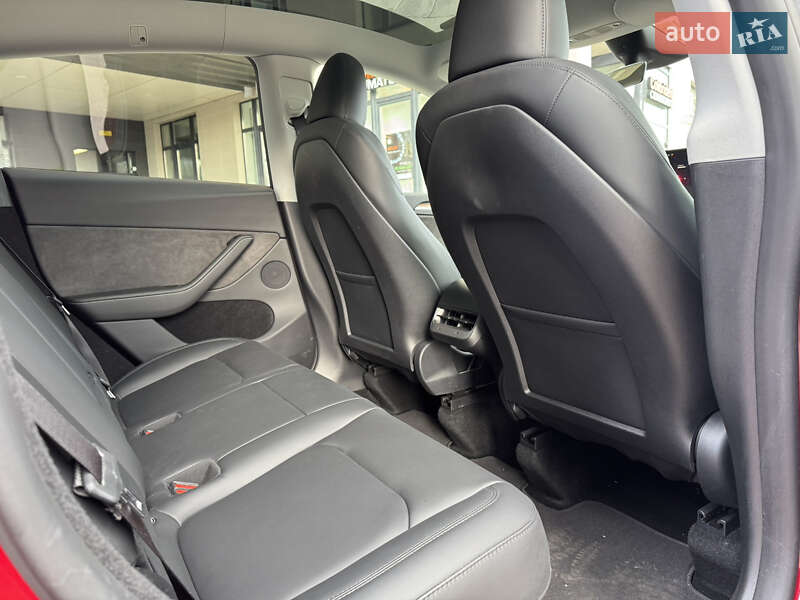 Внедорожник / Кроссовер Tesla Model Y 2024 в Киеве