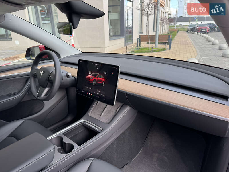 Внедорожник / Кроссовер Tesla Model Y 2024 в Киеве