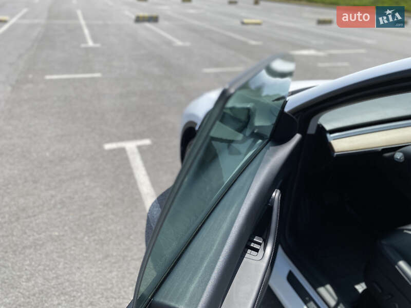 Внедорожник / Кроссовер Tesla Model Y 2021 в Львове