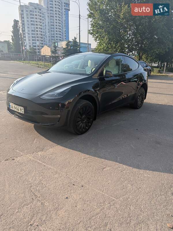 Внедорожник / Кроссовер Tesla Model Y 2023 в Киеве