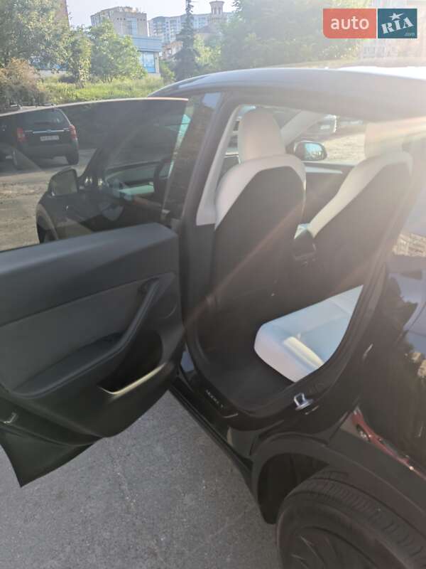 Внедорожник / Кроссовер Tesla Model Y 2023 в Киеве