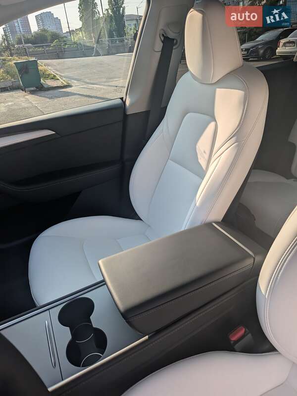 Внедорожник / Кроссовер Tesla Model Y 2023 в Киеве