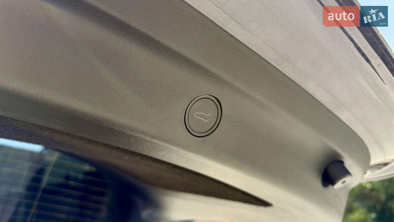 Внедорожник / Кроссовер Tesla Model Y 2023 в Львове