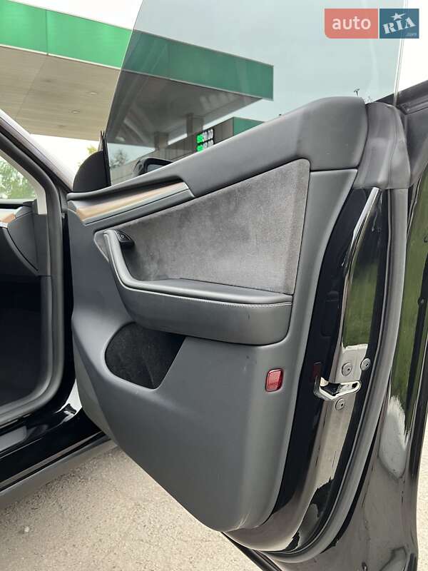 Позашляховик / Кросовер Tesla Model Y 2023 в Києві