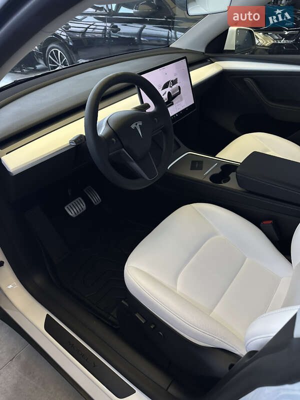 Внедорожник / Кроссовер Tesla Model Y 2024 в Киеве