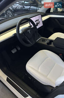 Внедорожник / Кроссовер Tesla Model Y 2024 в 