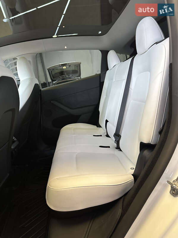 Внедорожник / Кроссовер Tesla Model Y 2024 в Киеве