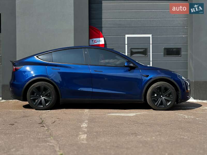 Внедорожник / Кроссовер Tesla Model Y 2024 в Киеве