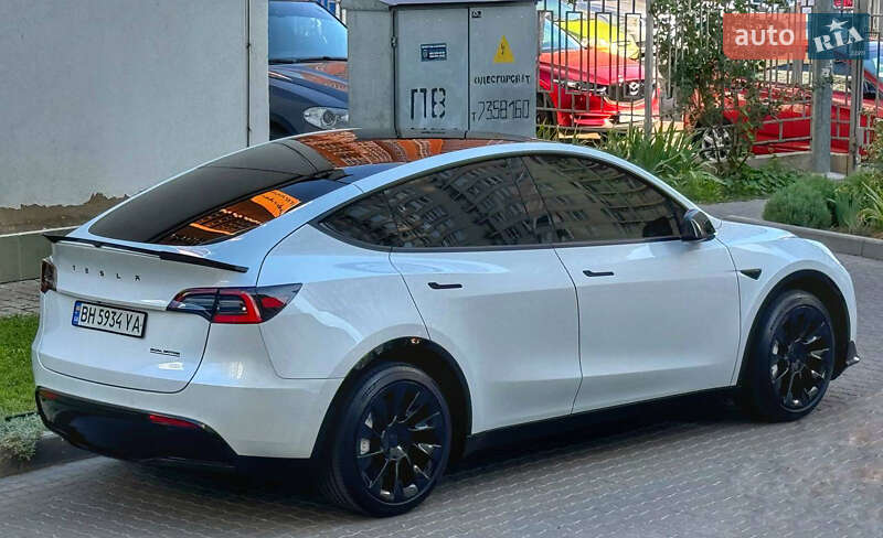 Позашляховик / Кросовер Tesla Model Y 2021 в 