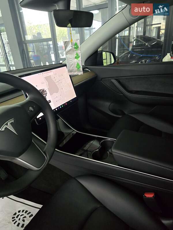 Внедорожник / Кроссовер Tesla Model Y 2021 в Ровно