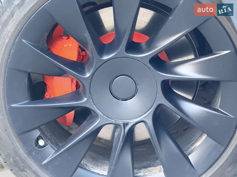 Внедорожник / Кроссовер Tesla Model Y 2021 в 