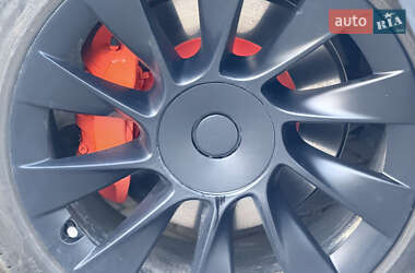 Внедорожник / Кроссовер Tesla Model Y 2021 в 