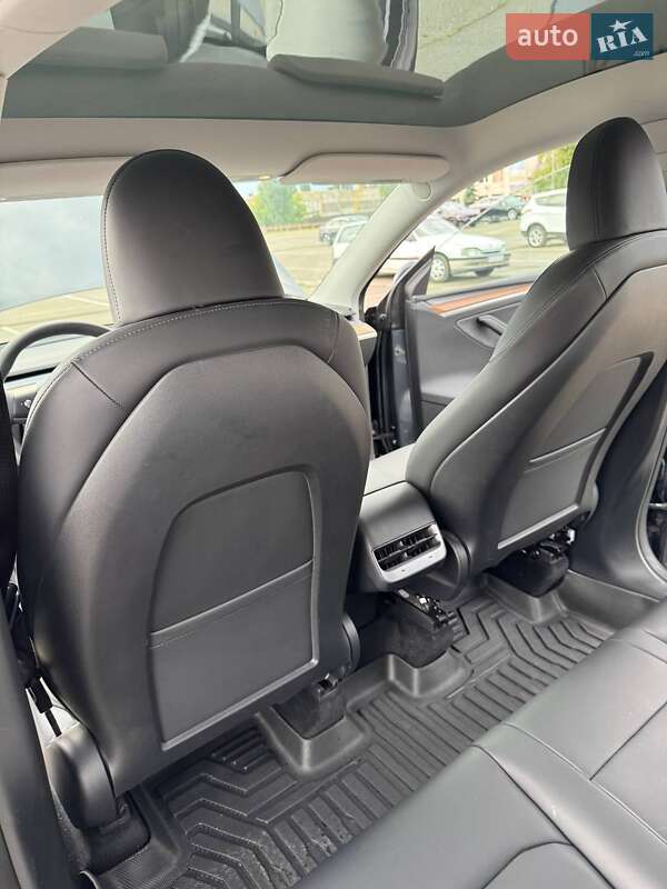 Внедорожник / Кроссовер Tesla Model Y 2022 в Киеве
