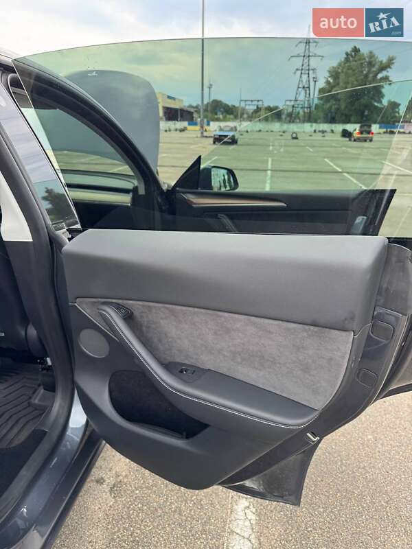 Внедорожник / Кроссовер Tesla Model Y 2022 в Киеве