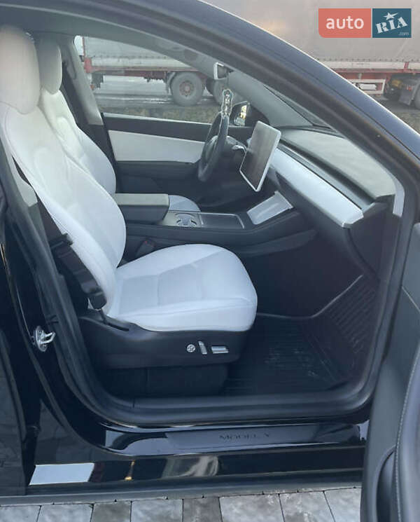 Позашляховик / Кросовер Tesla Model Y 2021 в Львові