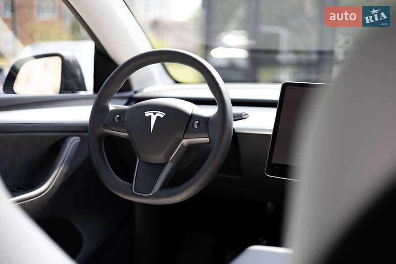 Внедорожник / Кроссовер Tesla Model Y 2024 в Львове