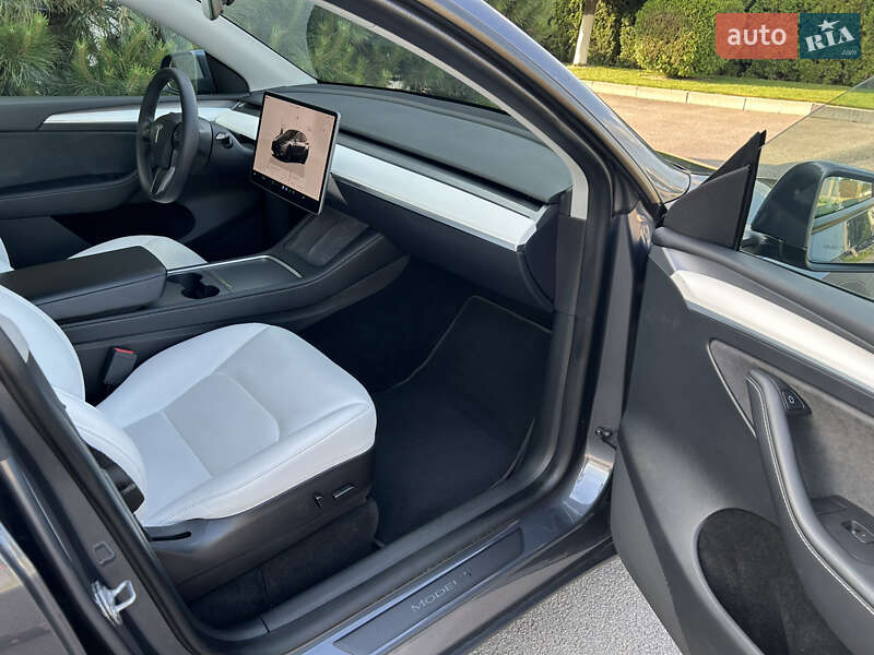 Внедорожник / Кроссовер Tesla Model Y 2023 в Киеве