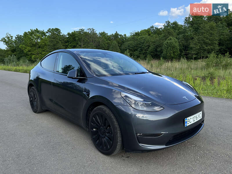 Tesla Model Y 2023